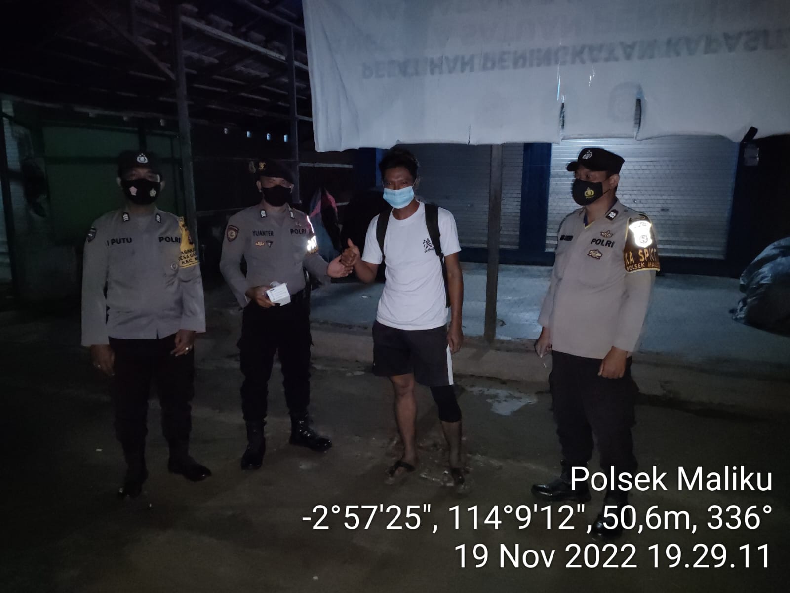 Polsek Maliku Pertahankan Kepatuhan Prokes Warga Masyarakat