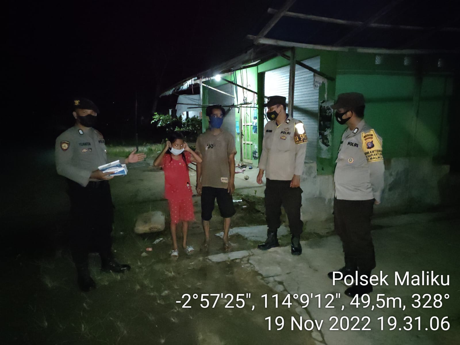 Konsisten Laksanakan Kegiatan Maskerisasi Polsek Maliku Cegah Penyebaran Virus Covid-19
