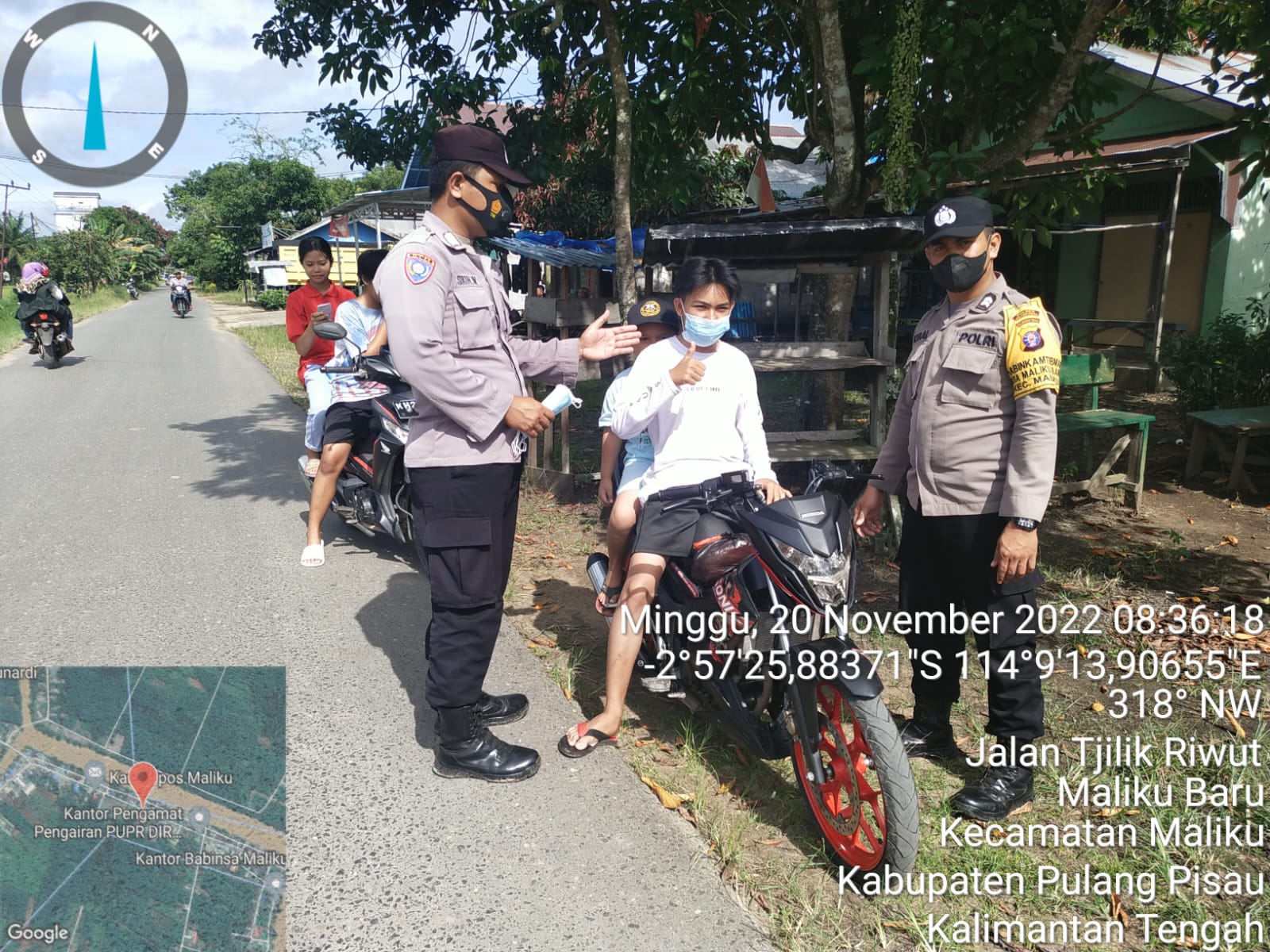 Sambang ke Masyarakat, Personel Polsek Maliku Lakukan Sosialisasi dan Bagikan Masker