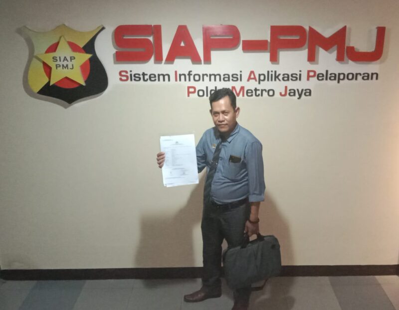 Foto: Ujang Kosasih,SH Kuasa Hukum Hakim Djuyamto Polisikan Pelaku Dugaan Manipulasi Data Seolah-Olah Otentik Ke SPKT Polda Metro Jaya