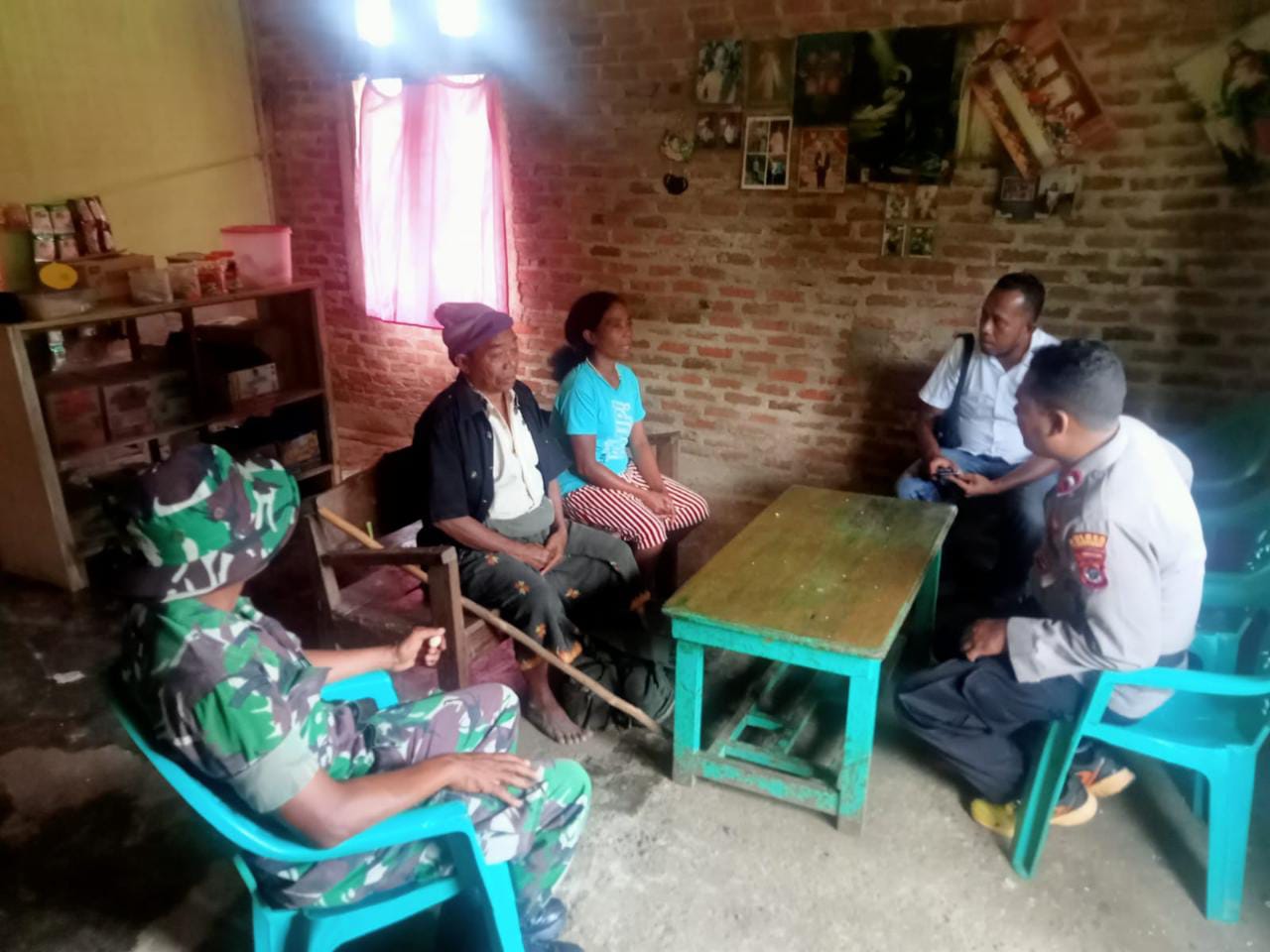 Anggota TNI Selamatkan Orangtua Yang Kerap Dianiyaya anaknya