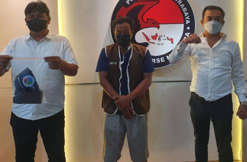 Foto: Penjaga Makam di Keputih dengan Puluhan Poket Hemat Sabu, Ditangkap Polisi