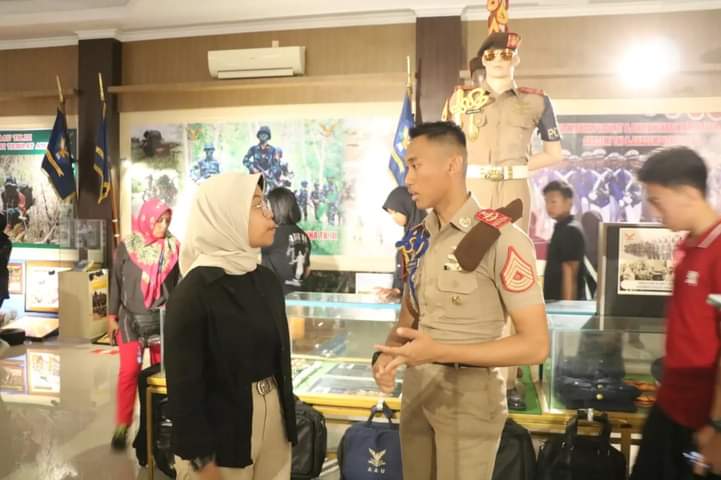 MUSEUM KARBOL MENGEDUKASI MASYARAKAT PESERTA TOUR DE CAMPUS