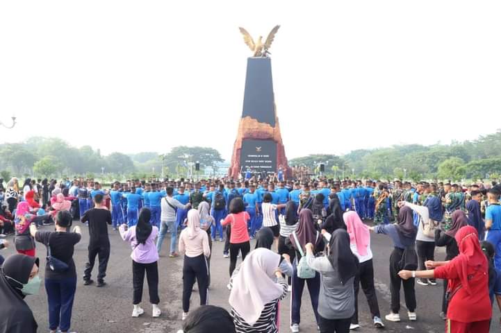 REKREASI YANG MENYEHATKAN DALAM TOUR DE CAMPUS AAU