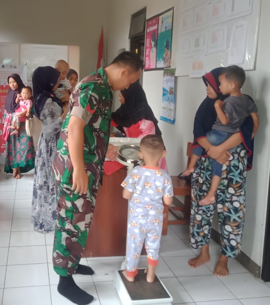Babinsa Manggis Mari Wujudkan Balita Sehat Aktif Periksa ke Posyandu