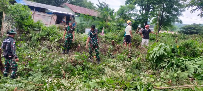 Babinsa Koramil 1612-03/Reo dan Masyarakat Reo Sukseskan Jumat Bersih di Kelurahan Mata Air Menjadi Bersih dan Rapi