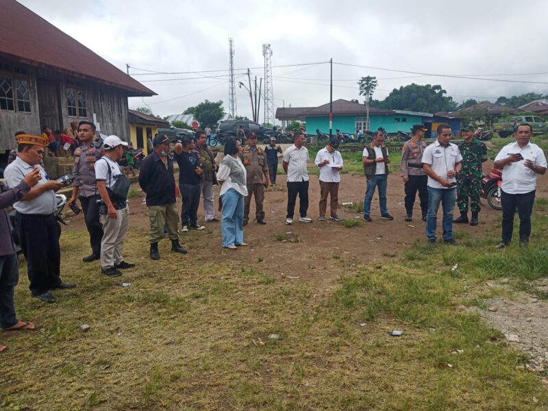 Dandim 1612/Manggarai dampingi Bupati dalam Tinjauan Pelaksanaan Pemilu di TPS Kabupaten Manggarai