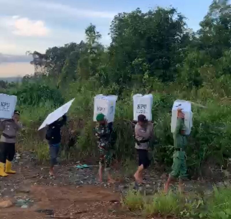 Sinergitas Kodim 1009/Tanah Laut Dan Polres Tanah Laut Kawal Kotak Suara Pemilu 2024