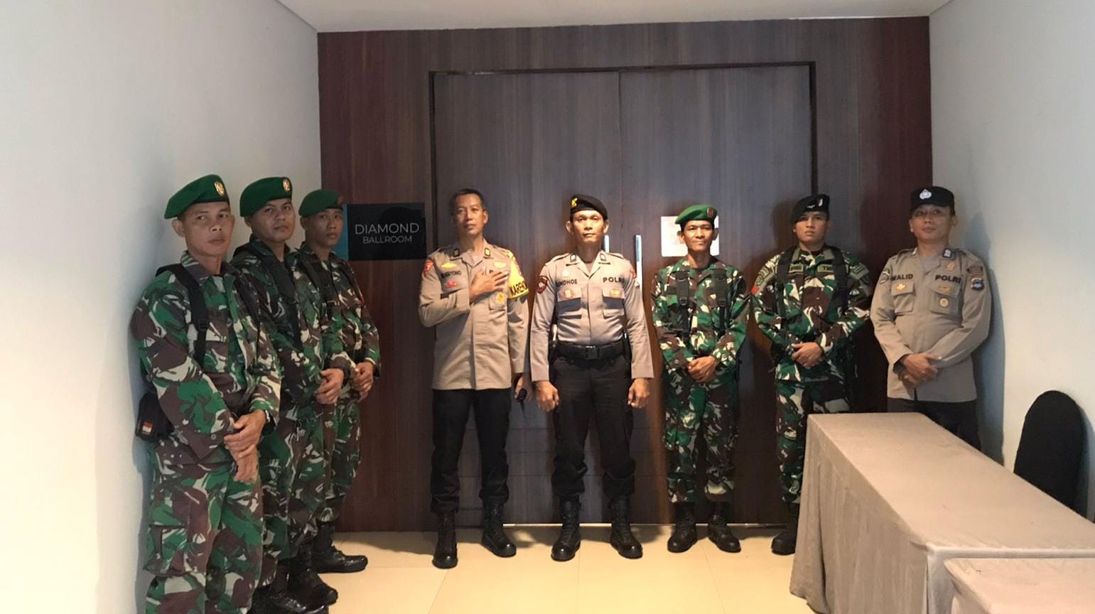 Sinergitas Kodim 1008 Tabalong dan Petugas Gabungan dalam Pengamanan Rapat Pleno Hari Kedua
