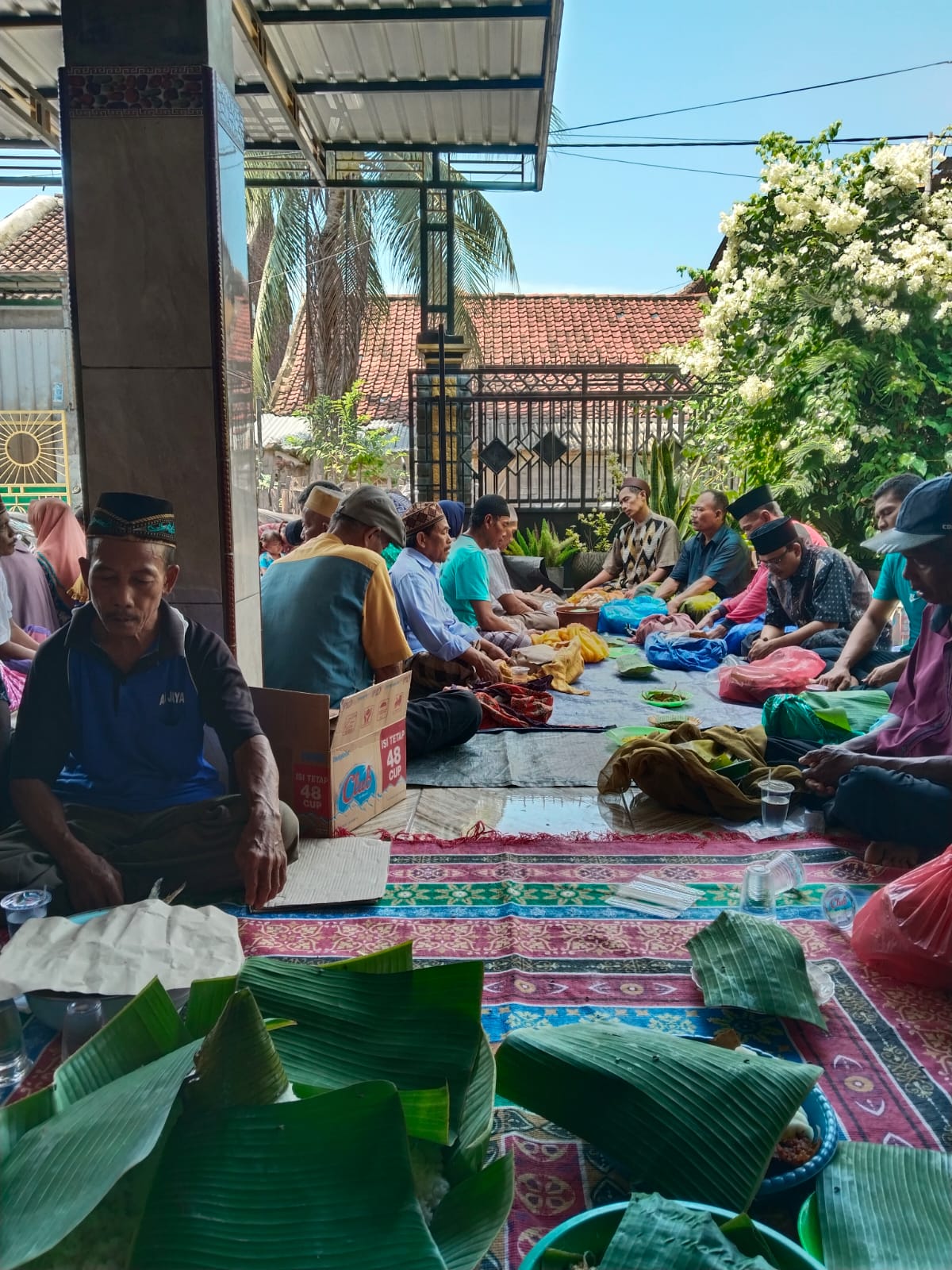 Acara selametan atau yang disebut keleman dusun Paras berjalan lancar
