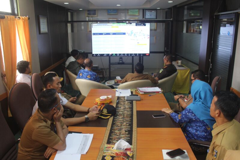 Dandim 1009/Tanah Laut Mengikuti Zoom Meeting Rakor Tim Pengendalian Inflasi Daerah Dengan Kementerian Dalam Negeri