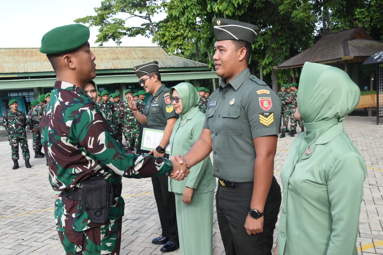 Dandim 1002/HST Terima Korp Raport Masuk dan Pindah Satuan