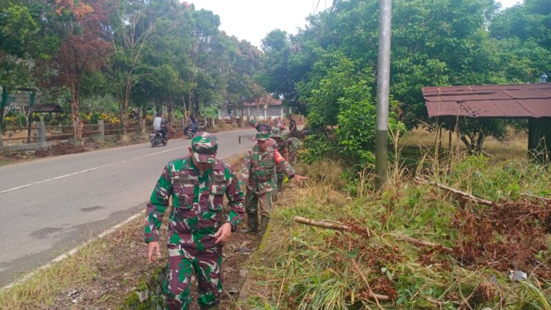 Bersihkan Selokan, Upaya Babinsa Ciptakan Kebersihan Lingkungan dan Kesehatan Masyarakat