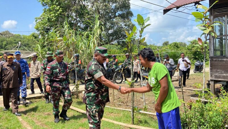 Program TNI Manunggal Membangun Desa Ke 119 Kodim 1208/Sambas Mendapat Apresiasi Dari Tokoh Masyarakat Desa Mekar Jaya