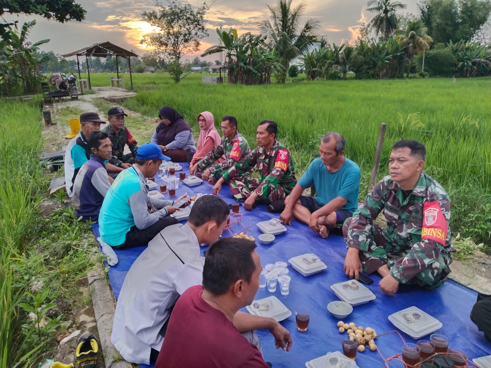 Buka Puasa Bersama, Warnai Karya Bakti Menyatu Dengan Alam Koramil Barabai