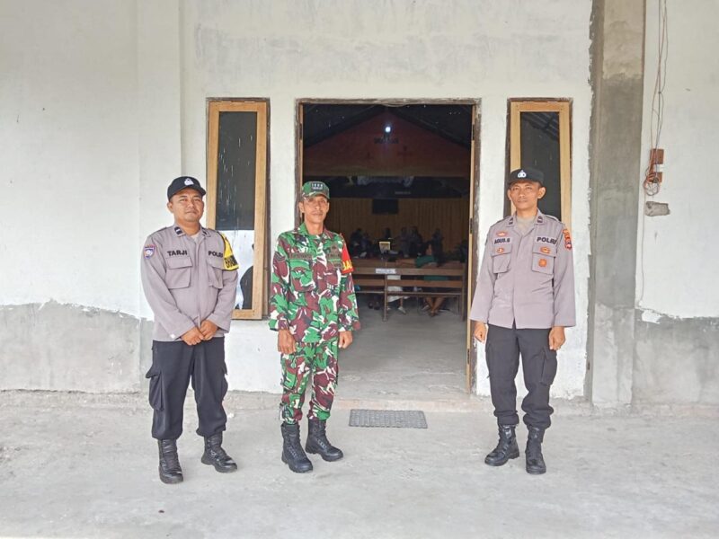 Personel Kodim 1009/Tanah Laut Amankan Jalannya Ibadah Jum’at Agung Di Beberapa Gereja Di Kabupaten Tanah Laut