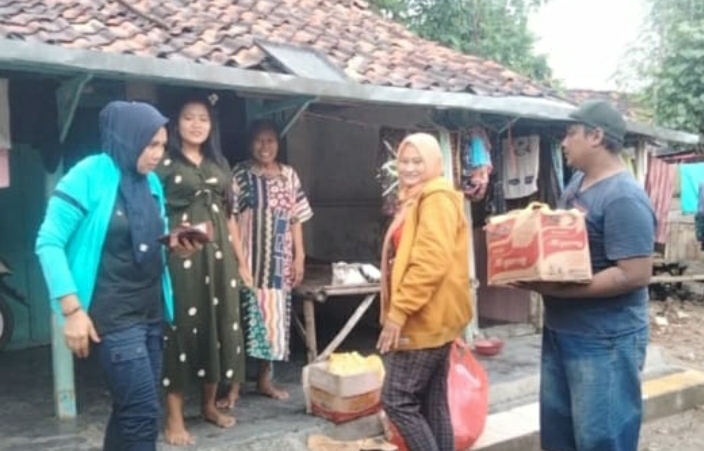 Sampang Hebat  Salurkan Bantuan Untuk Warga Dampak Banjir di Sampang