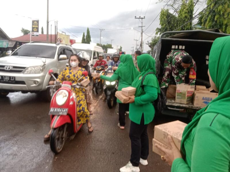 Indahnya Berbagi Di Bulan Ramadhan Personel Serta Persit Jajaran Kodim 1009/Tanah Laut