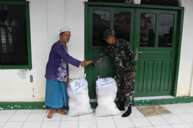 Penghujung Ramadhan 1445 H, Kodim 1002/HST Salurkan Zakat Fitrah