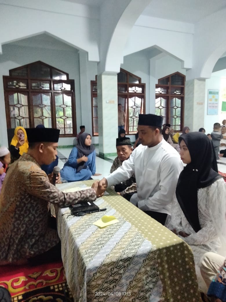 Gelar Pernikahan Di Malam Sembilan di Bulan Romadhan Di Masjid alFuttuhiyyah Desa Sumberjo Rengel Tuban