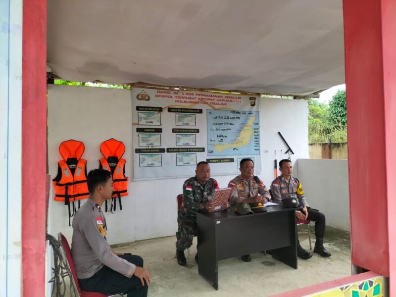 Ciptakan Suasana Kondusif Pada Saat Lebaran TNI- Polri Bersinergi Laksanakan Pengamanan Di Posko Terpadu Pengamanan Kec. Paloh