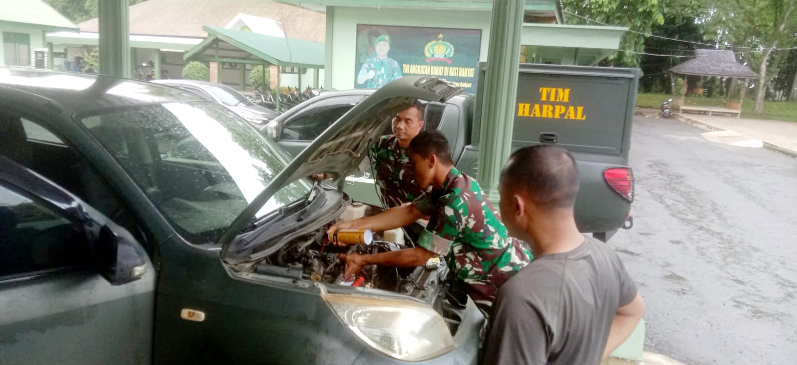 Pastikan Layak Operasional, Tim Harpal Banjarmasin Lakukan Pemeriksaan Kendaraan Dinas di Kodim 1002/HST