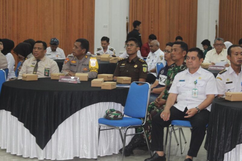 Personel Kodim 1009/Tanah Laut Hadiri Kegiatan Sosialisasi Tahapan Dan Jadwal Pemilihan Kepala Daerah Tahun 2024