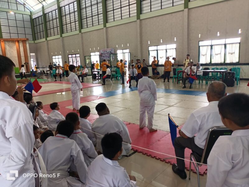 Kejuaraan Karate KKI Cup 1 Tingkat Pelajar Antar Kabupaten Kota, Anggota Koramil 1208-03/Tebas Tampil Sebagai Juri