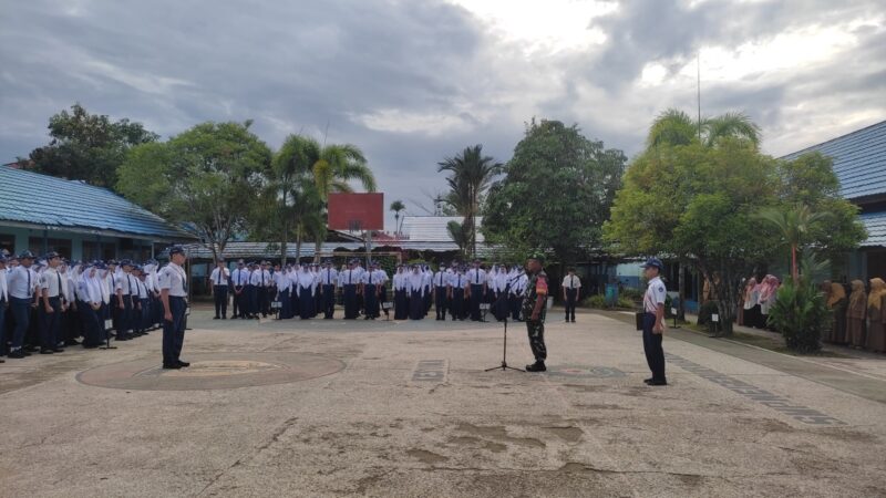 Sertu Slamet Buadi Pembina Upacara Di SMPN 1 HST