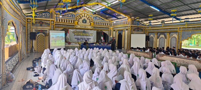 Pasiintel Kodim HST Bekali Siswa Siswi Pondok Pesantren Modern Darul Istiqomah Dengan Bela Negara