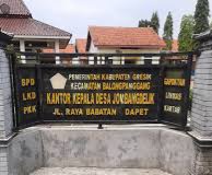 Di Duga Abaikan Aturan Permendagri, Pekerjaan Drainase Desa Jombang Delik Molor