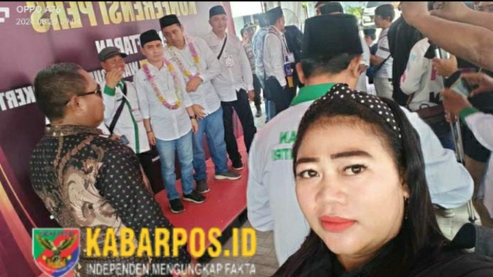 Ratusan pendukung Gus barra Hadir kawal Pendaftaran Bupati Mojokerto gusbarra Di kantor KPU Kabupaten mojokerto