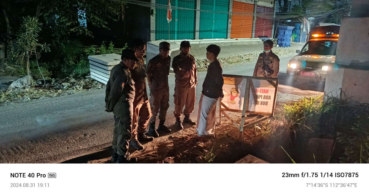 Satpol PP Kecamatan Pakal Kunjungi Proyek Box Culvert Siluman Di RW 4 Beji Kelurahan Pakal