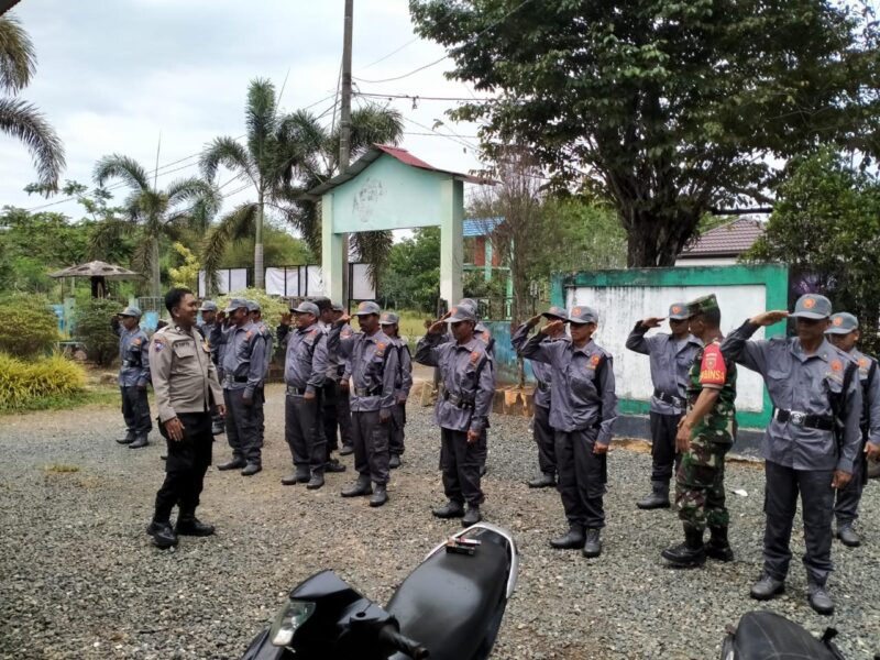 Personel Kodim 1009/Tla Berikan Pembekalan Pembinaan Keamanan dan Ketertiban Kepada Linmas Desa Sungai Pinang