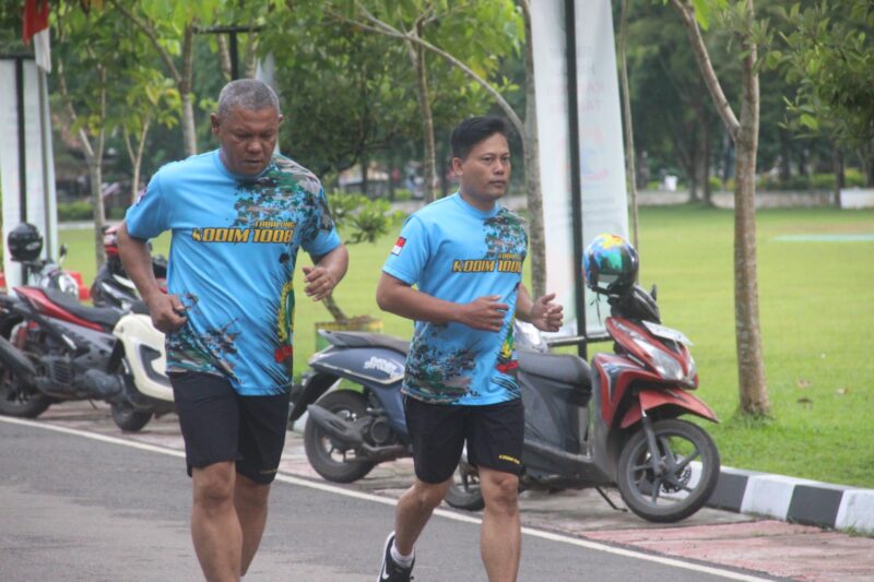 Kegiatan aerobik Kodim 1008/Tabalong:
Jaga Kebugaran, Kodim 1008/Tabalong Gelar Aerobik di Pendopo Bersinar