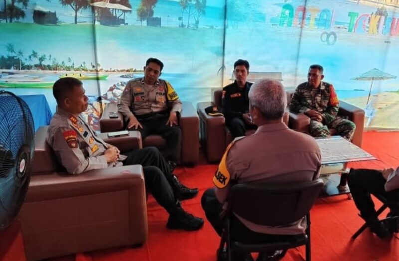 Personel Kodim 1009/Tanah Laut Siaga Di Pos Nataru 2024/2025