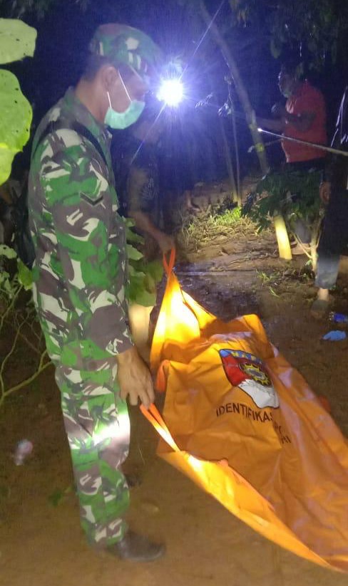 Respons Cepat Personel Kodim 1009/Tla Menindaklanjuti Laporan Warga Ada Kejadian Tidak Wajar Desa Binaannya