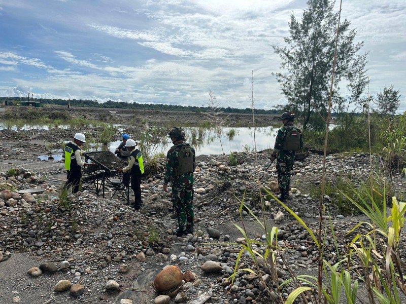 Pastikan Keamanan, Satgas Yonif 611/Awl Gelar Operasi Gabungan