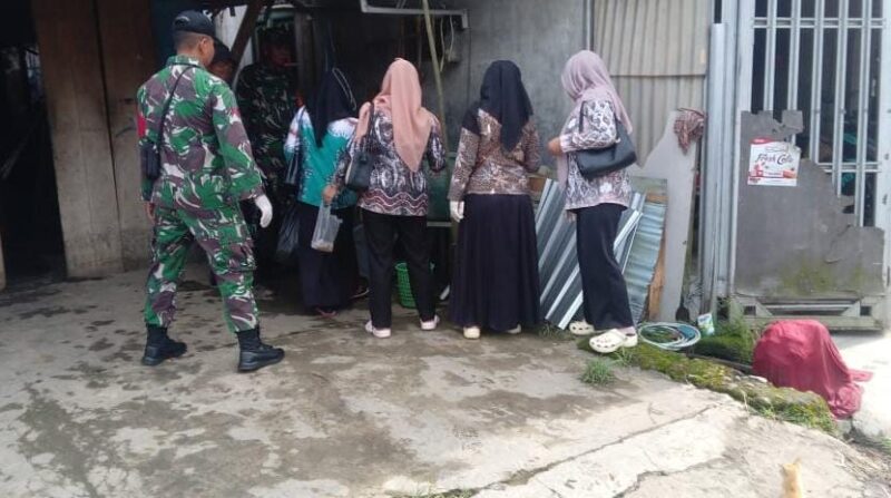 Cegah Demam Berdarah Koramil 1002-07/Batu Benawa Bersama Puskesmas Pagat Gencarkan Pemberantasan Sarang Nyamuk (PSN)