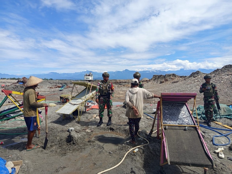 Satgas Yonif 611/Awang Long Edukasi Pekerja Non-Karyawan di Lokasi Operasional PT. Freeport Indonesia