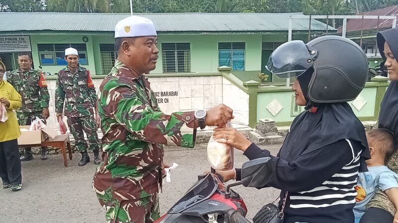 Indahnya Berbagi, Koramil 1002-01/Batang Alai Selatan Bagikan Takjil Gratis.