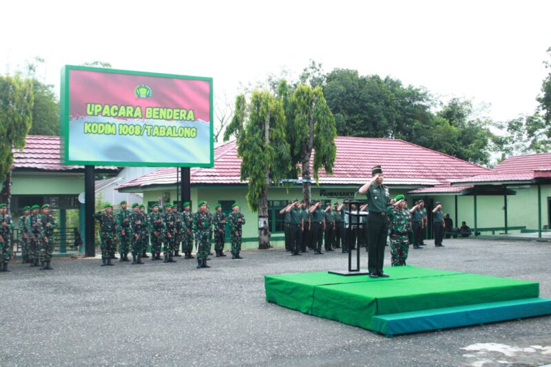 Kodim 1008/Tabalong Gelar Upacara Rutin Pengibaran Bendera Merah Putih dengan Khidmat