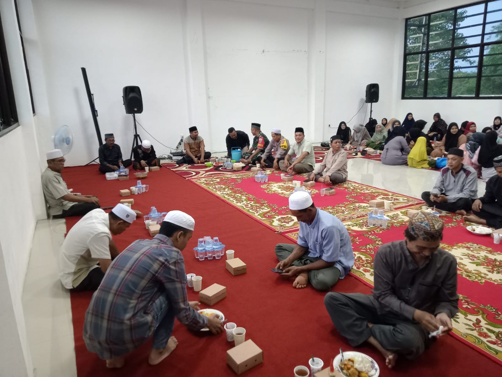 Bulan Penuh Berkah Personel Kodim 1009/Tanah Laut Mengikuti Buka Puasa Bersama Di Wilayah Desa Binaan