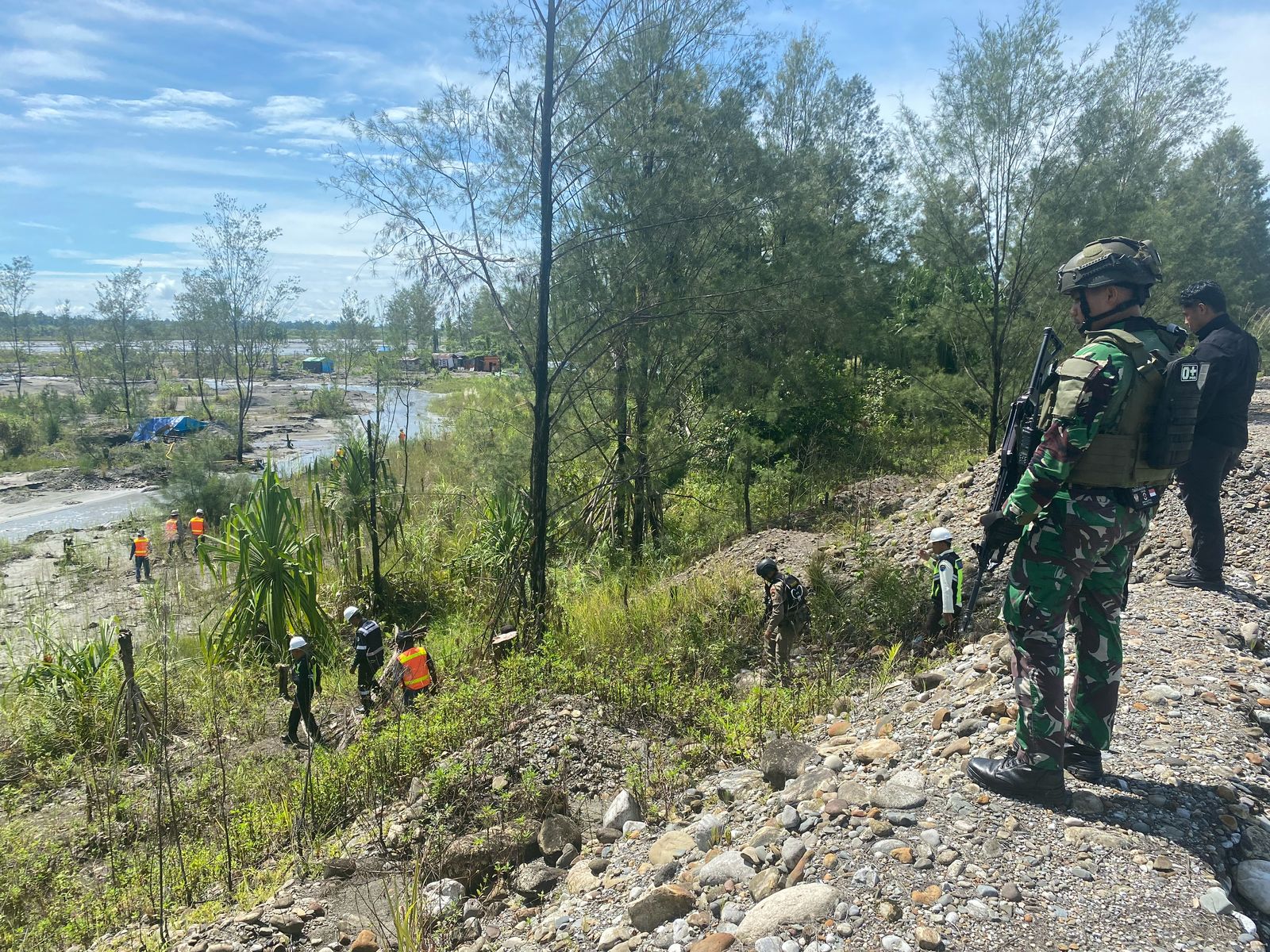 Tertibkan Aktivitas Penambang Ilegal, Satgas Yonif 611/Awang Long Kembali Melaksanakan Patroli Gabungan