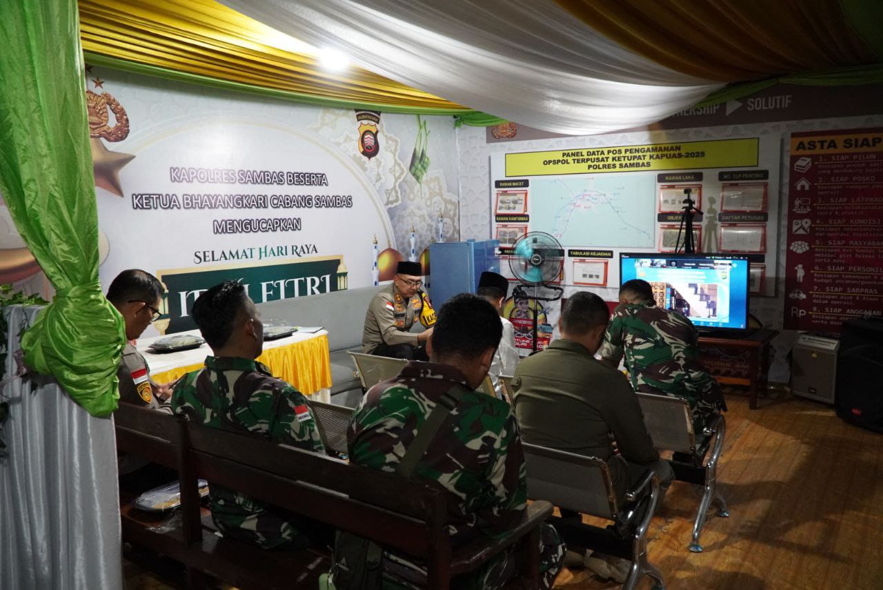 Dandim Dampingi Bupati Sambas Laksanakan Vicon Dan Tinjau Pos Pengamanan Malam Hari Raya Idul Fitri Serta Lepas Pawai Takbir Keliling