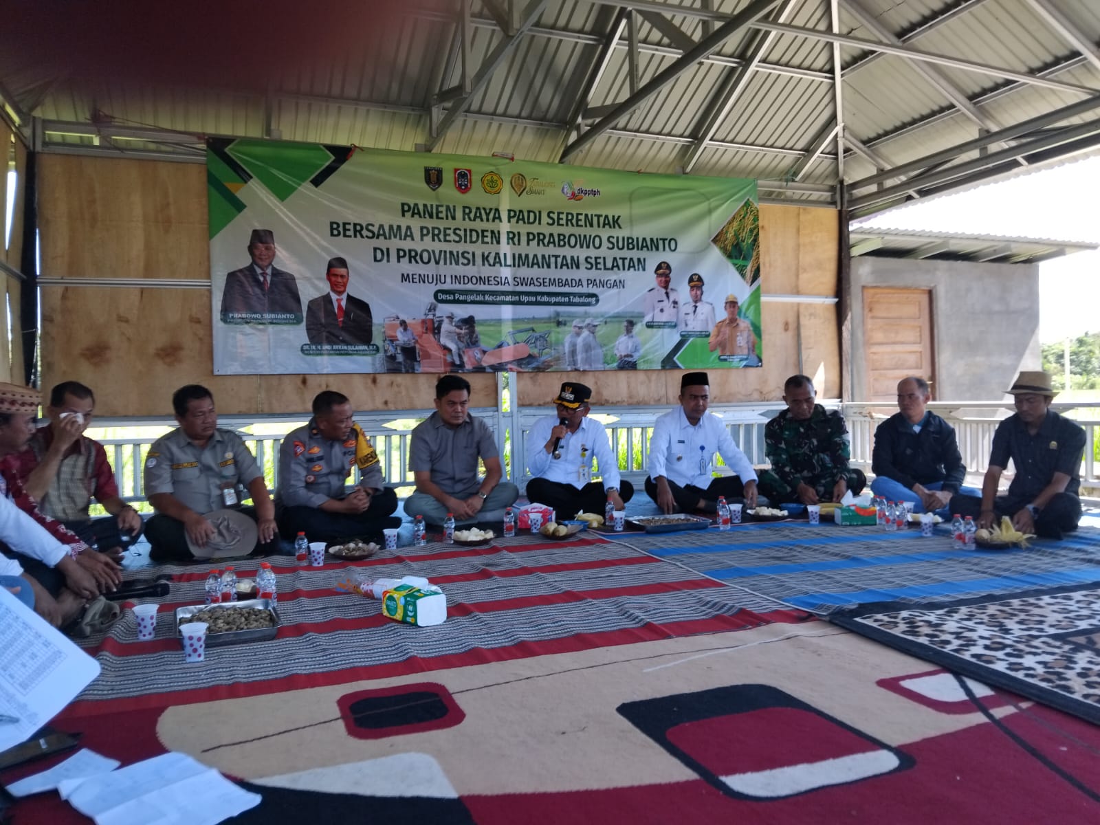 Danramil 1008-02/Haruai Hadiri Panen Raya Padi Serentak di 14 Provinsi Tahun 2025 di Desa Pangelak