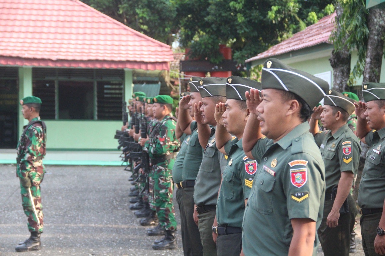 Kapten Inf Fendri Riyanto Pimpin Upacara Bendera, Tegaskan Disiplin Prajurit dan Kekompakan
