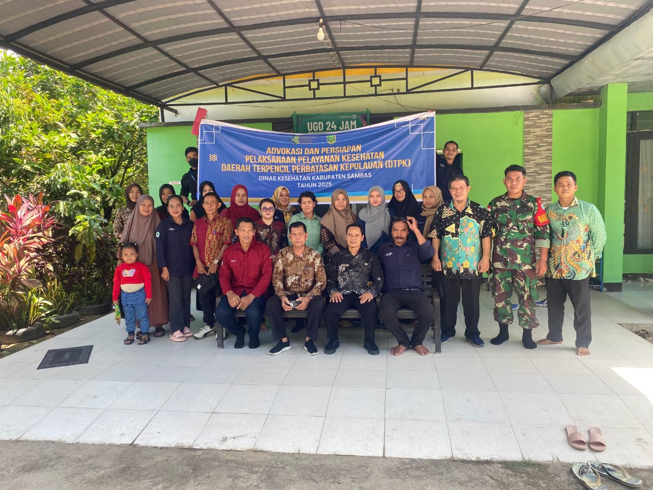 Anggota Koramil 1208-01/Sambas Babinsa Sungai Deden Hadiri Sosialisasi Advokasi Dan Pembinaan Kesehatan Daerah Terpencil