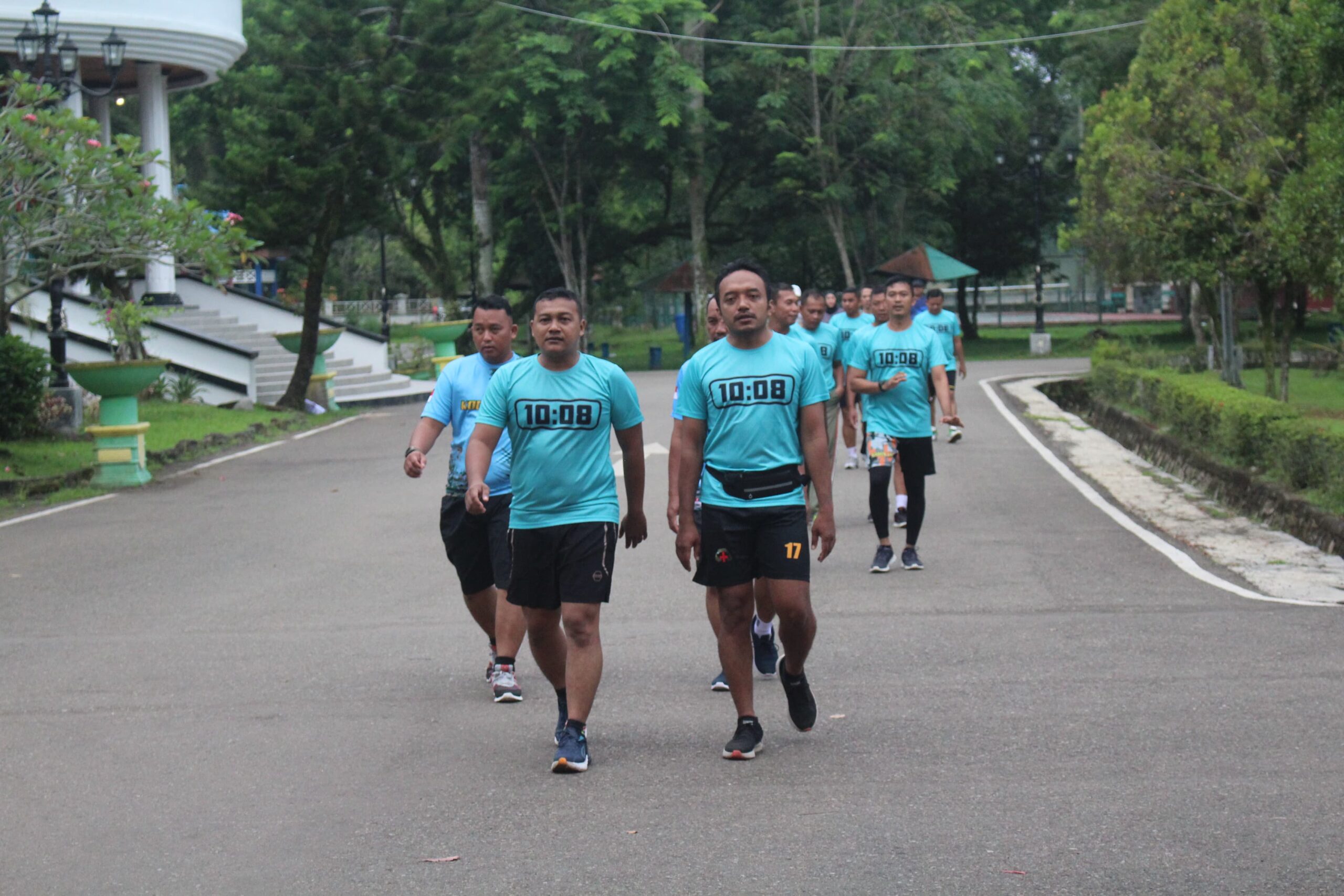Semangat Pagi! Prajurit Kodim 1008/Tabalong Lari Bersama di Pendopo Bersinar