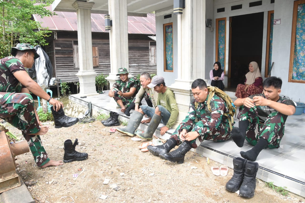 Penuh Semangat, Satgas TMMD ke-124 Kodim 1002/HST Bergerak Maju di Pengambau Hilir Luar